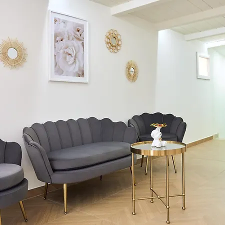 Πανσιόν Zemra Room&apartment Πομπηία